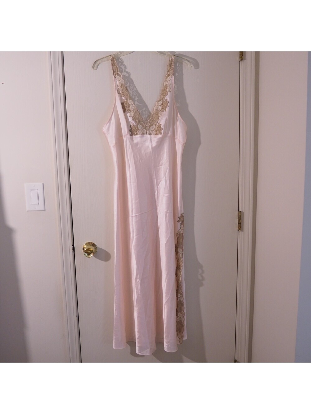 OSCAR De La RENTA Neiman Marcus Pink Satin Lace Trim Deep Slit Nightgown Size L